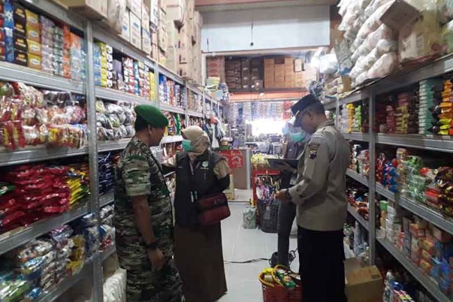 Muspika Banjarmangu Bersama Tim Kesehatan Melaksanakan Pengecekan dan Monitoring Harga Sembako