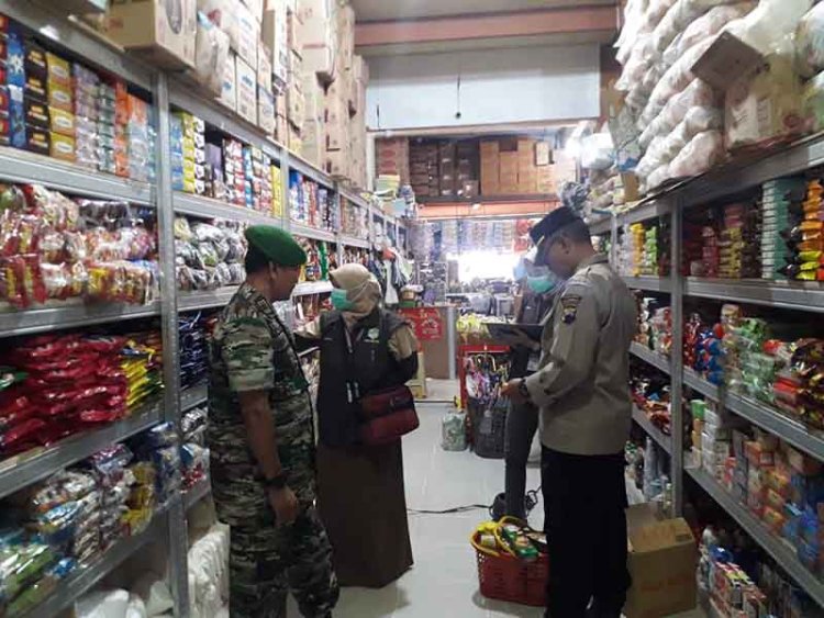 Muspika Banjarmangu Bersama Tim Kesehatan Melaksanakan Pengecekan dan Monitoring Harga Sembako