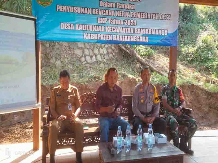 Babinsa 13 Banjarmangu Hadiri Musrenbangdes Tahun 2024 Di Wilayah Desa Kalilunjar