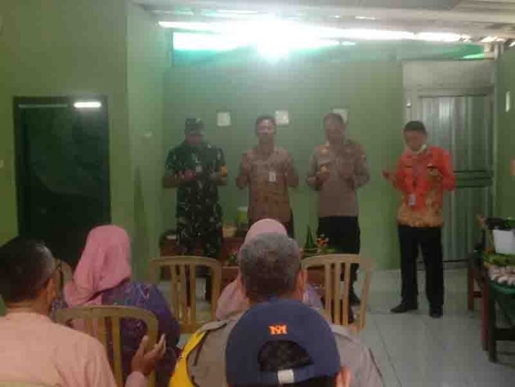 HUT TNI KE-78 FORKOMPCAM BERSAMA FKPD KECAMATAN BANJARMANGU BERI SURPRISE KE KORAMIL 13/BANJARMANGU