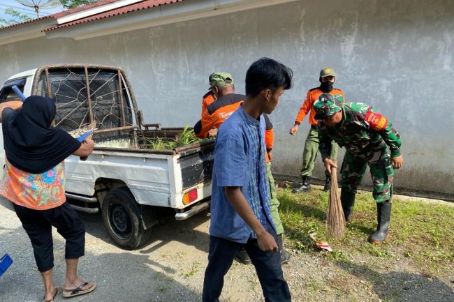 Karya Bakti, Koramil 12/Sigaluh Kodim 0704/Banjarnegara Gelar Bersih Pasar Tradisional