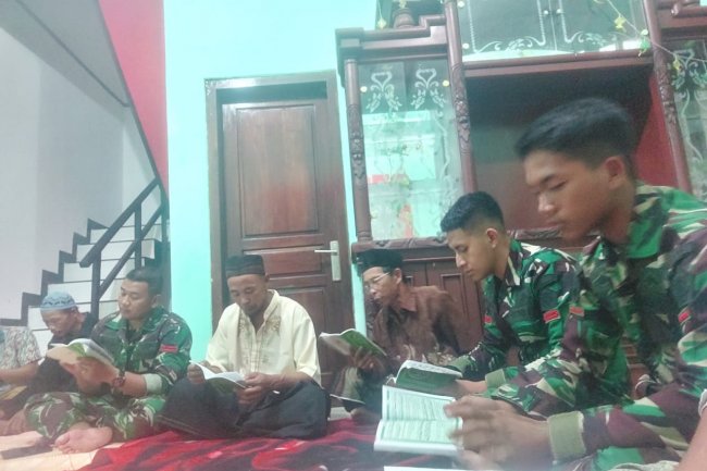 Ditengah Kesibukan TMMD Reguler ke-120 TNI, Sempatkan Melaksanakan Kegiatan Keagamaan Bersama Masyarakat