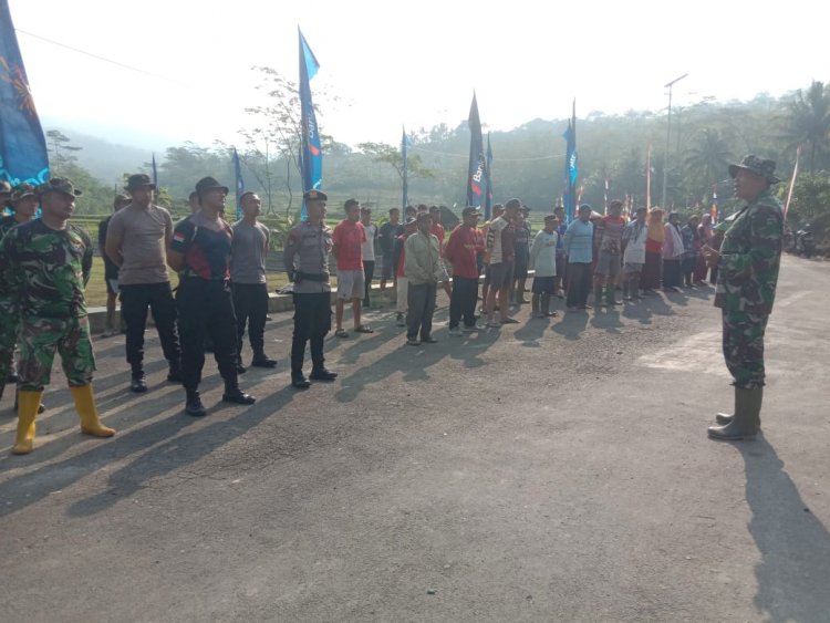 Danramil 13/Banjarmangu Mengambil Apel Pagi Hari Ke - 3 Pada TMMD Reguler Ke - 120 Tahun 2024