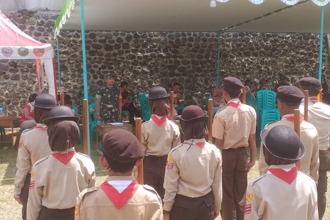 Babinsa Memerankan Sebagai Juri dalam Perlombaan PBB Jambore Kwartir Ranting Banjarmangu