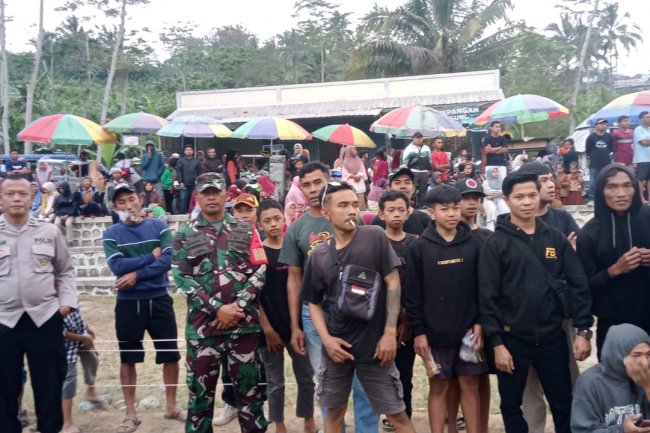 Koramil Bersama Polsek Banjarmangu Amankan Laga Final Open Turnamen Bola Kades Cup