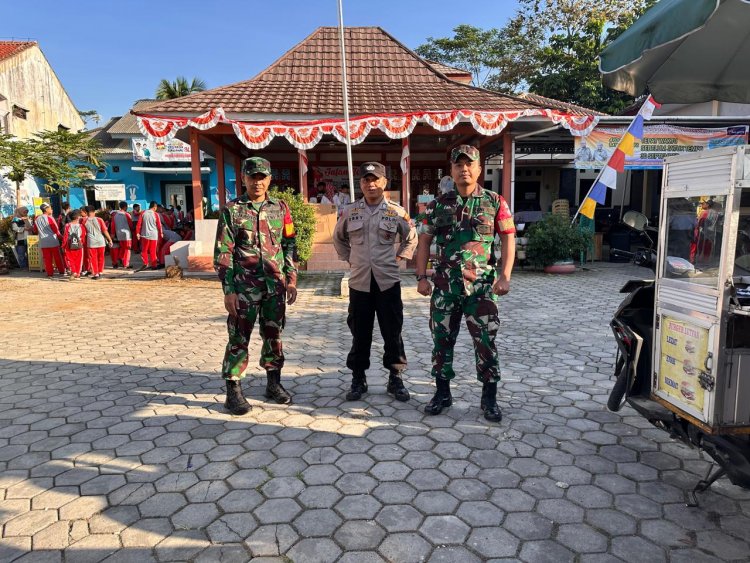 Babinsa Amankan Jalan Sehat HUT RI ke-79 di Kecamatan Banjarmangu