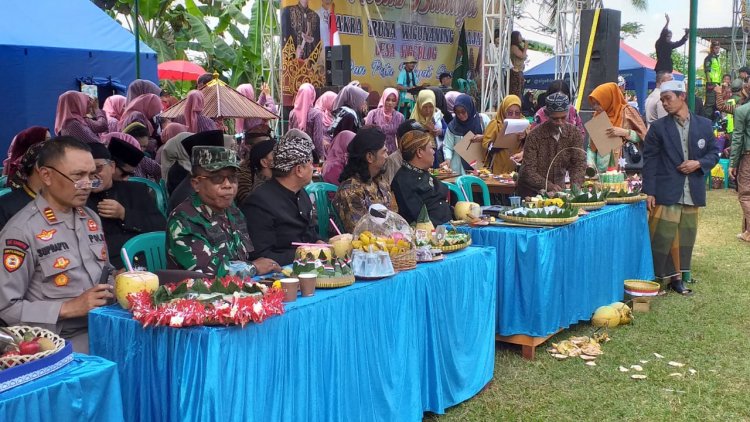 Danramil Hadiri Kirab Budaya Cakra Truna Wigunaning dan Pesta Rakyat Desa Sigeblog