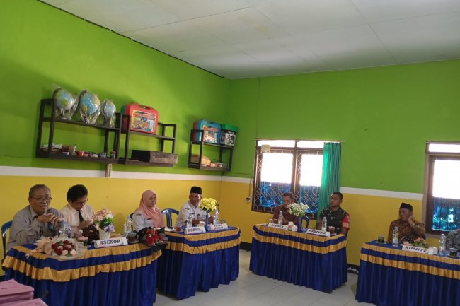 Babinsa Hadiri Undangan Visitasi Akreditasi di SD Negeri Beji