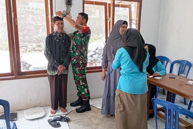 Babinsa Laksanakan Pendampingan Posyandu Lansia