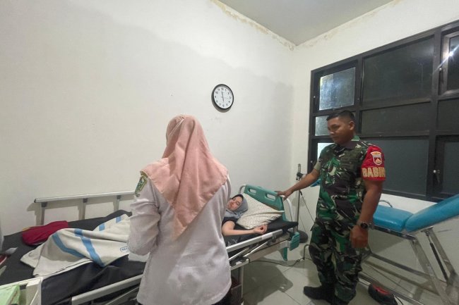 Babinsa Laksanakan Pendampingan Safari KB dalam Rangka WCD di Puskesmas Banjarmangu 2 