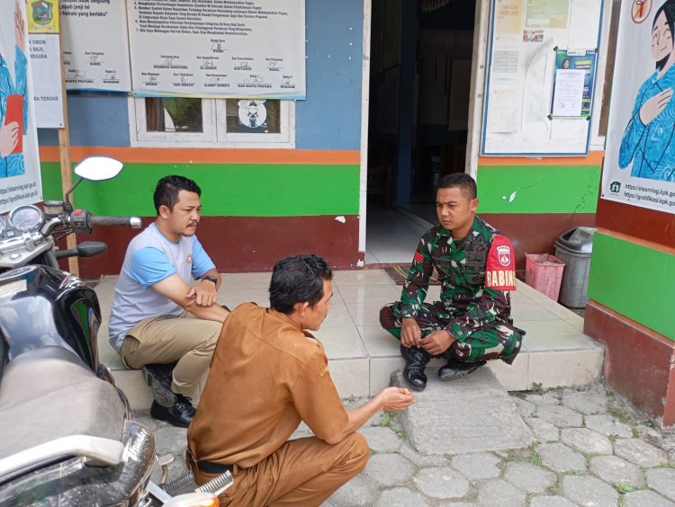 Menjalin Silaturahmi Yang Baik, Babinsa Komsos Bersama Perangkat di Desa Binaan