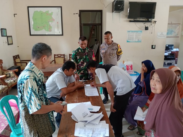 Pendampingan Penyaluran Bantuan Dana Desa di Desa Gripit oleh Babinsa