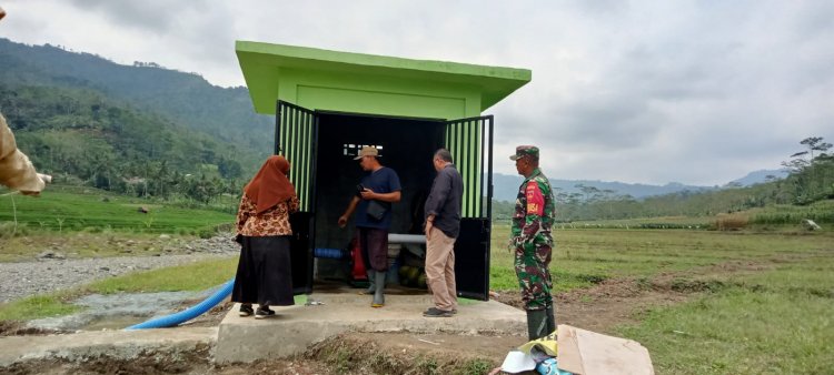 Sukseskan Ketahanan Pangan  Babinsa Dampingi Poktan Uji Coba Pompa Air Banjarnegara