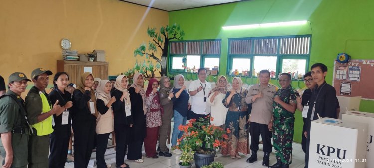 Danramil Bersama Camat Banjarmangu Monitoring Jalannya Pencoblosan Pilkada Serentak Tahun 2024