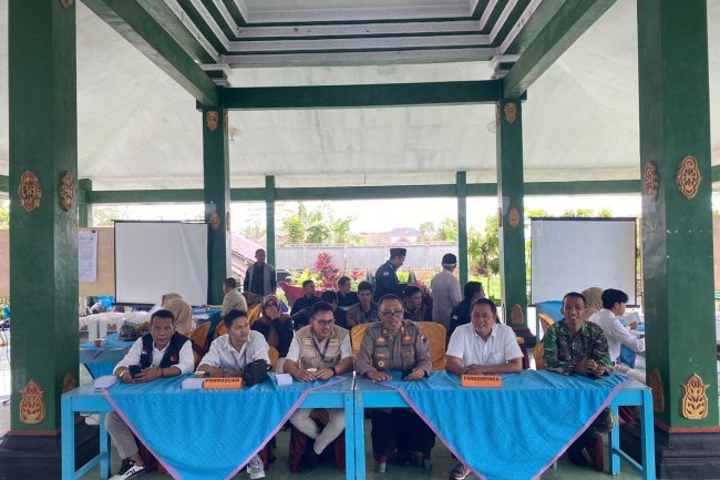 BABINSA HADIRI RAPAT PLENO REKAPITUSALASI BESERTA FORKOMPINCA DI KECAMATAN