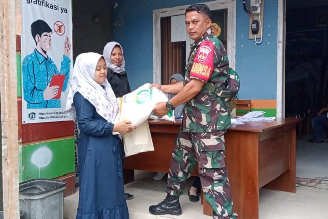 Babinsa Melaksanakan Pendampingan Penyaluran Beras Ke Warga Binaan 