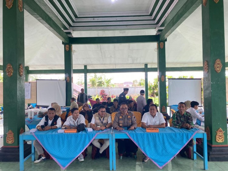 BABINSA HADIRI RAPAT PLENO REKAPITUSALASI BESERTA FORKOMPINCA DI KECAMATAN