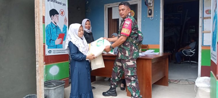 Babinsa Melaksanakan Pendampingan Penyaluran Beras Ke Warga Binaan 