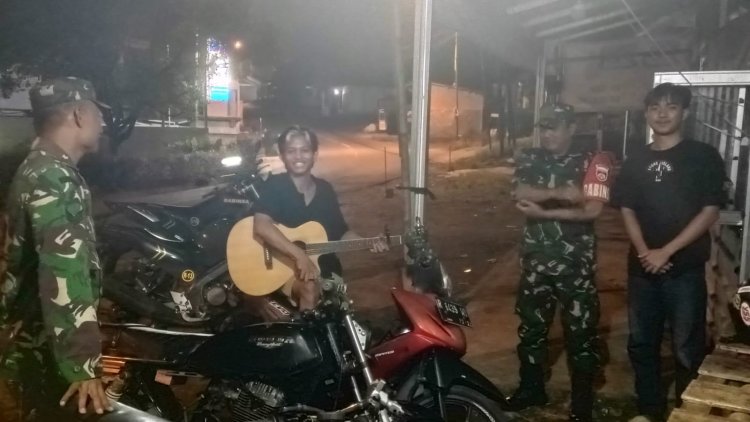 Pastikan Keamanan Warga,Babinsa Koramil 13/Banjarmangu Patroli Malam hari di wilayah Binaan