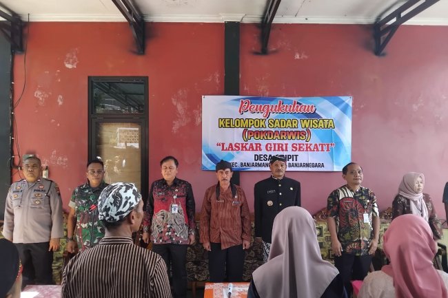 Danramil Hadiri Acara Rewahan dan Pengukuhan Kelompok Sadar Wisata Laskar Giri Saketi di Balai Desa Gripit