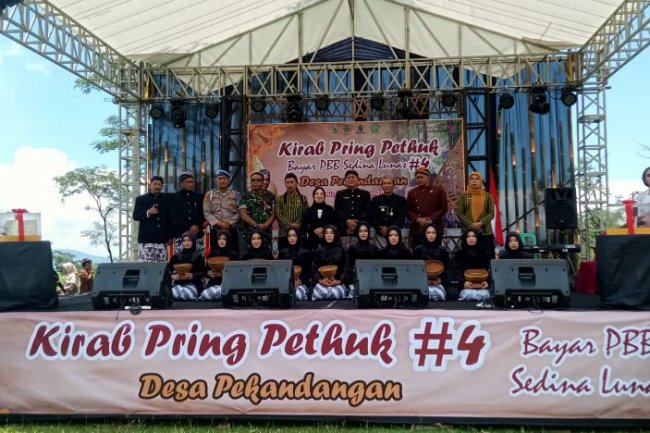 DANRAMIL HADIRI KIRAB BUDAYA PRING PETUK DAN PEMBAYARAN PBB SERENTAK