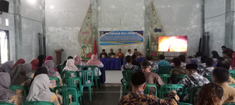 Danramil Hadiri Musyawarah Desa di Desa Pekandangan, Kecamatan Banjarmangu