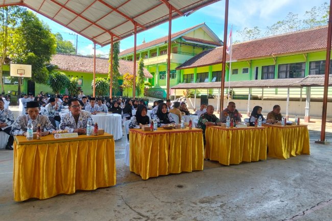 BATUUD HADIRI KONFERENSI CABANG PGRI BANJARMANGU MASA BAKTI XVIII