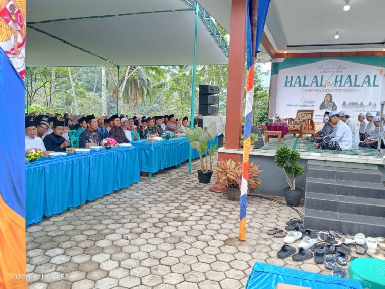 Pererat silaturahmi Babinsa Menghadiri Undangan Pengajian Dan Halal bihalal Di Desa Binaan 