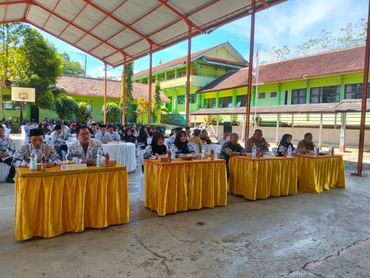 BATUUD HADIRI KONFERENSI CABANG PGRI BANJARMANGU MASA BAKTI XVIII