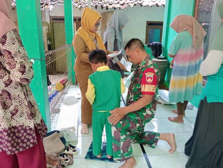 Wujudkan Balita Sehat Babinsa Melaksanakan Pendampingan Posyandu Di Desa Binaan