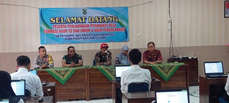 Danramil 13/Banjarmangu Dan Babinsa Melaksanakan Pendampingan Ujian Calon Perangkat Desa Binaan 