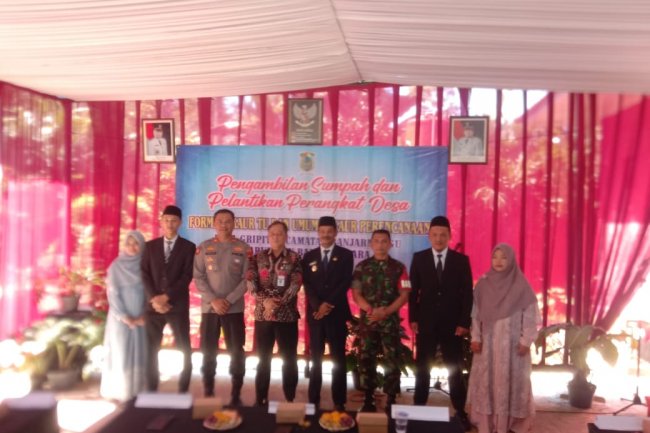 Babinsa Menghadiri Kegiatan Pengambilan Sumpah Dan Pelantikan Perangkat Desa Binaan 