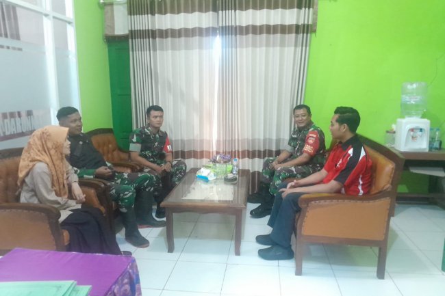 BABINSA KORAMIL 13/ BMG MELAKSANAKAN KOMSOS DENGAN GURU PEMBINA DI WILAYHA BINAAN