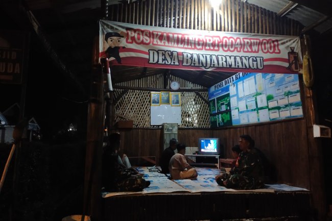 Babinsa Koramil 13/Banjarmangu Patroli Siskamling Jaga Keamanan Wilayah